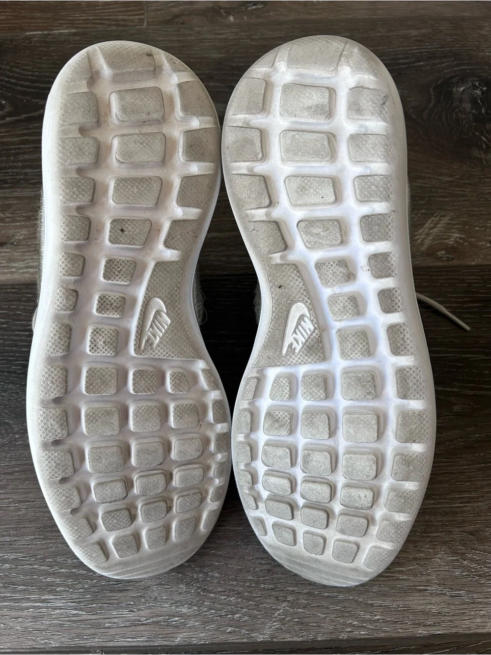 Nike Womens Roshe Two Sneaker Size 9